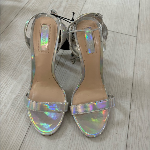 Brand New Forever21 Metallic Silver Heels - Picture 2 of 5